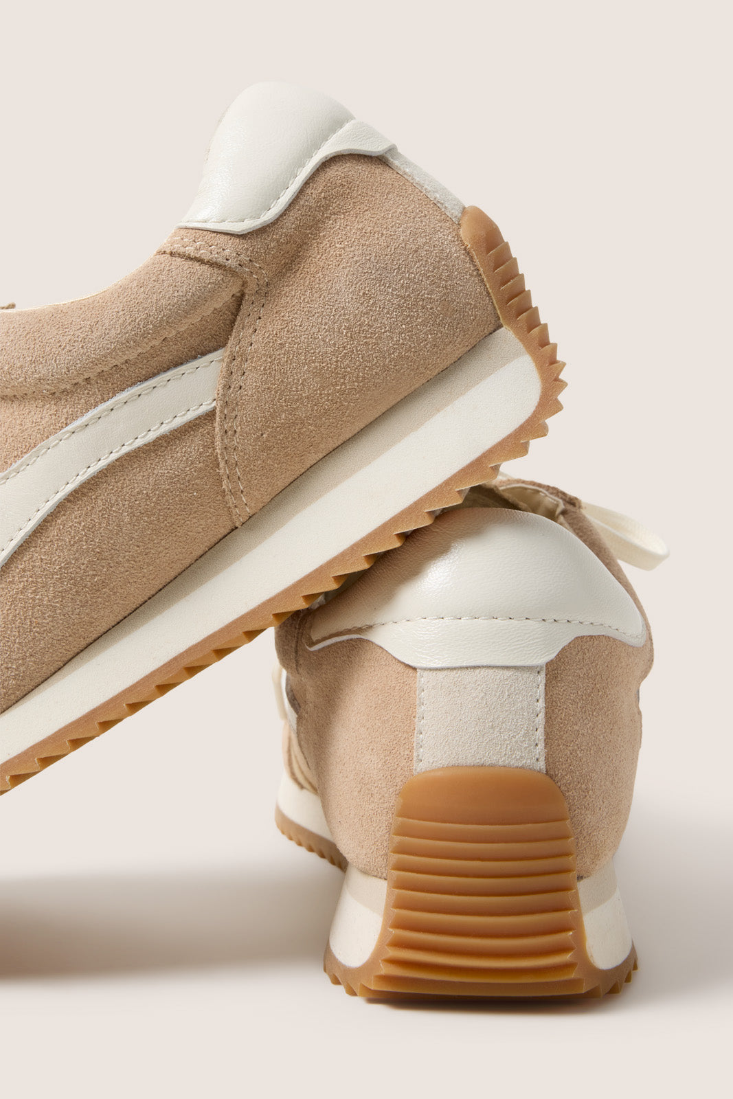 B.NTCD Sneaker