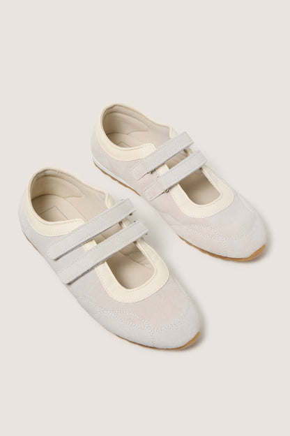 Swan Sneakerina