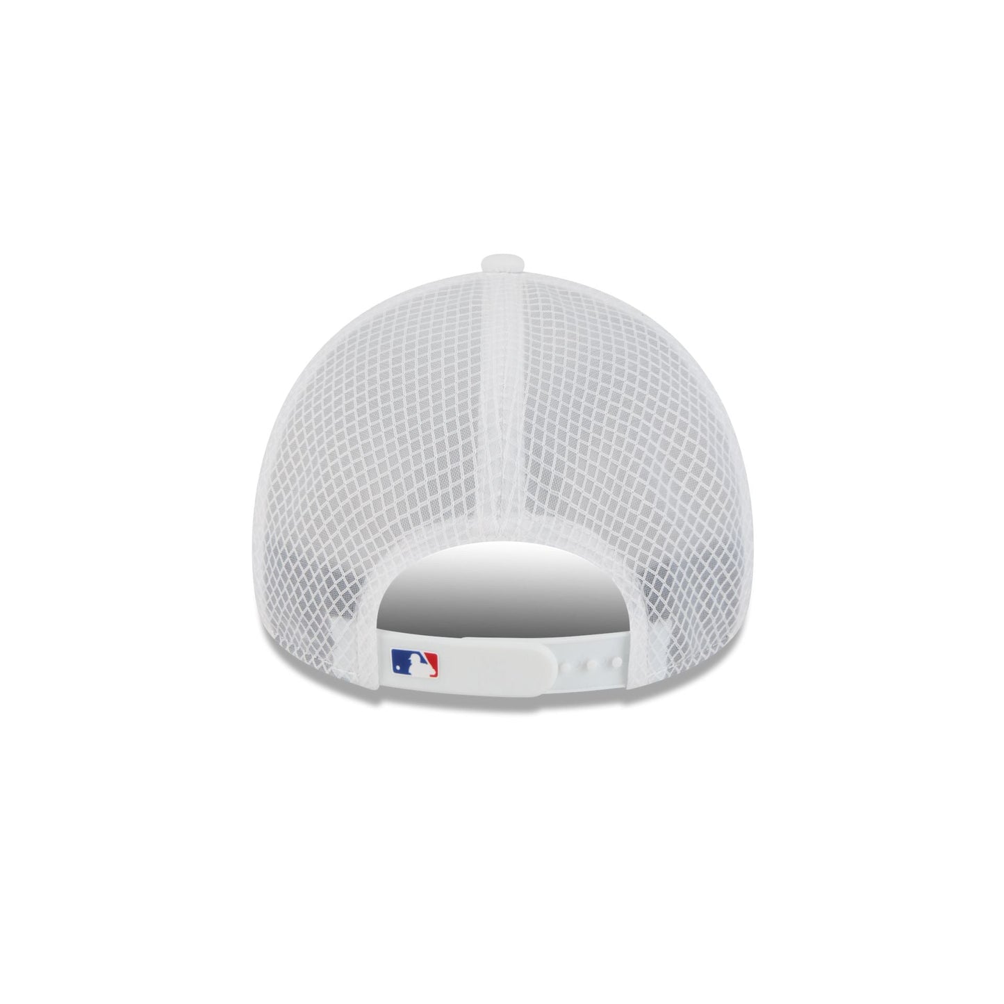 Chicago Cubs 2026 Batting Practice White 9FORTY APEX Trucker Hat