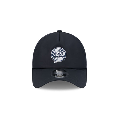 New York Yankees 2026 Batting Practice Alt Circle 9FORTY APEX Trucker Hat