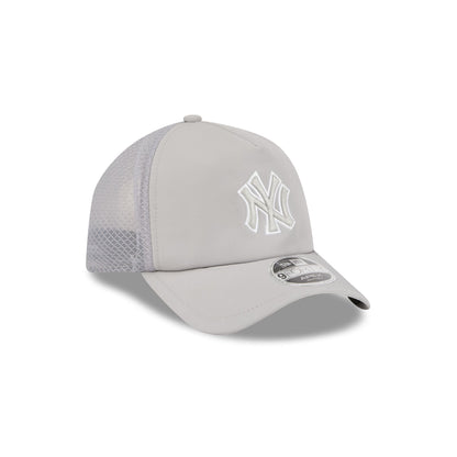 New York Yankees 2026 Batting Practice Gray 9FORTY APEX Trucker Hat