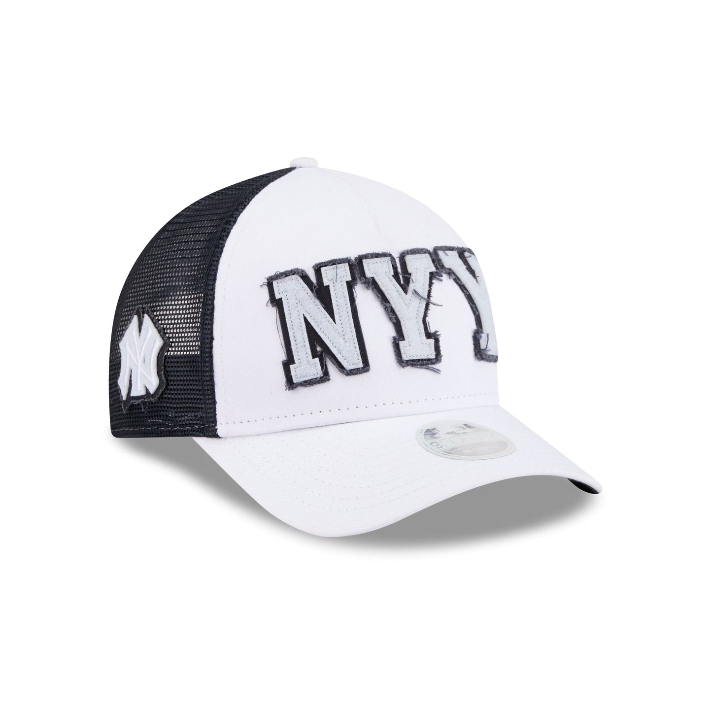 New York Yankees Optic White Felt Logo Women's 9FORTY M-Crown A-Frame Trucker Hat