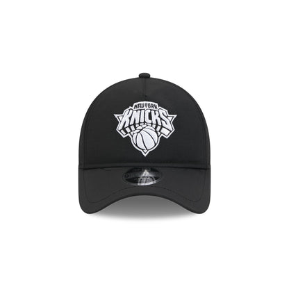 New York Knicks Black 9FORTY APEX Snapback Hat