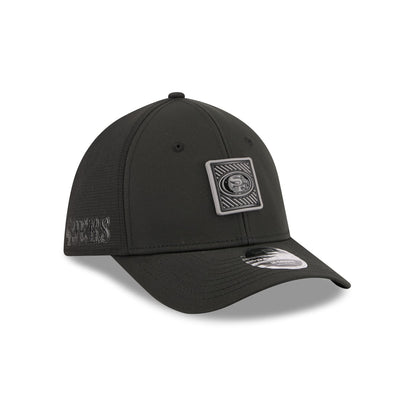 San Francisco 49ers 2026 Training Black 39THIRTY M-Crown Stretch-Fit Hat
