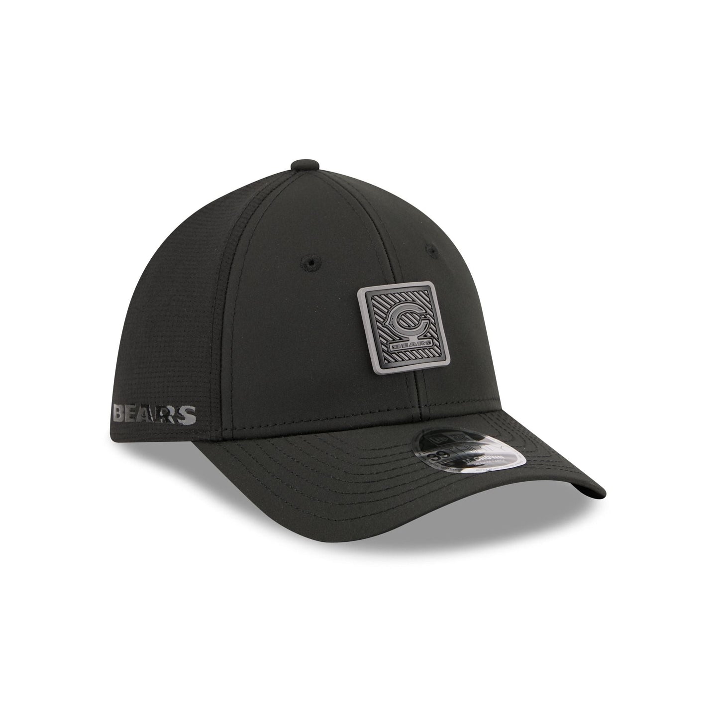 Chicago Bears 2026 Training Black 39THIRTY M-Crown Stretch-Fit Hat