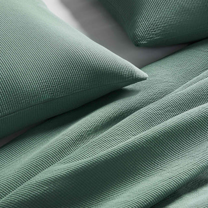 HCB: Ribbed Matelasse Quilt