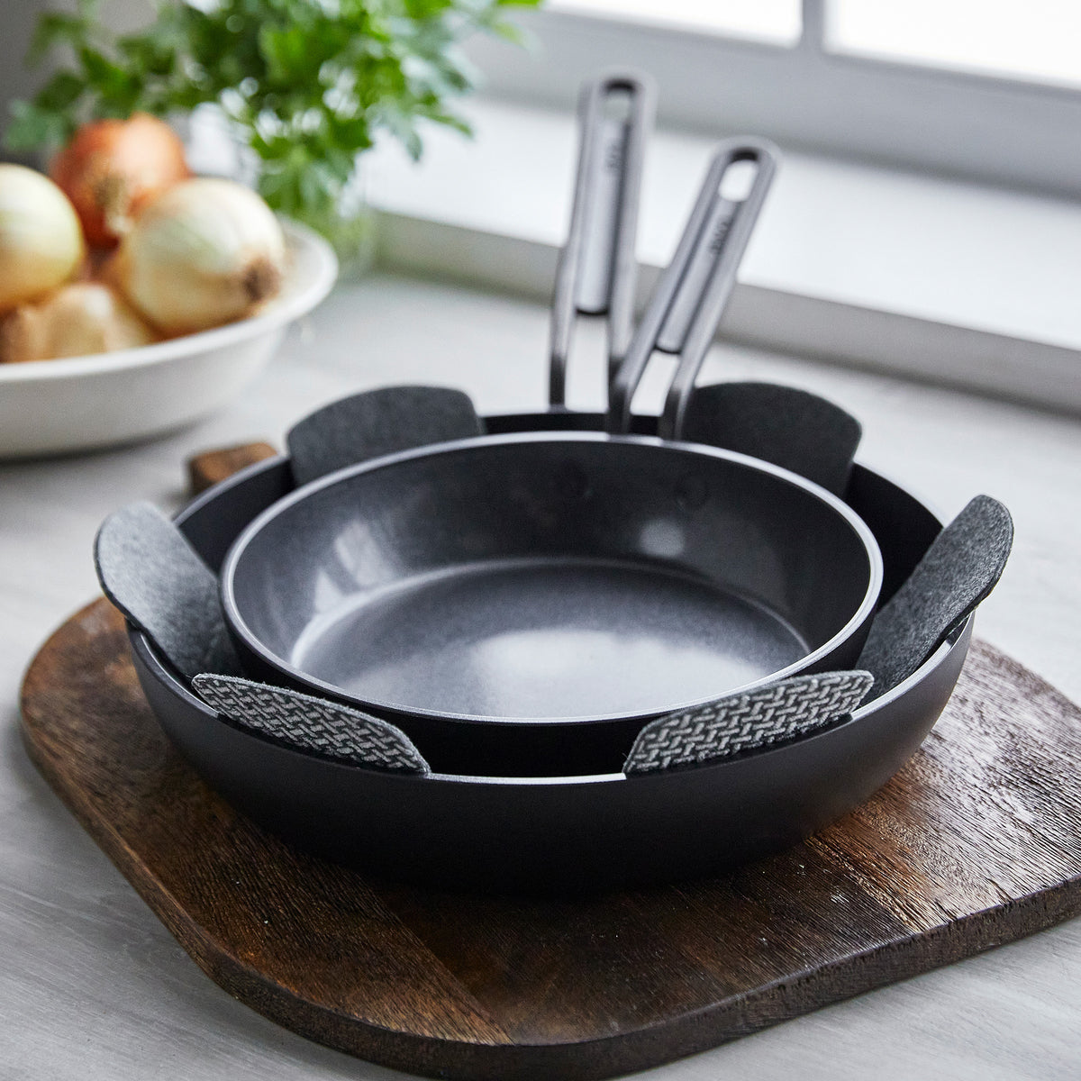 Stanley Tucci™ Ceramic Nonstick 11-Piece Cookware Set | Milano Black