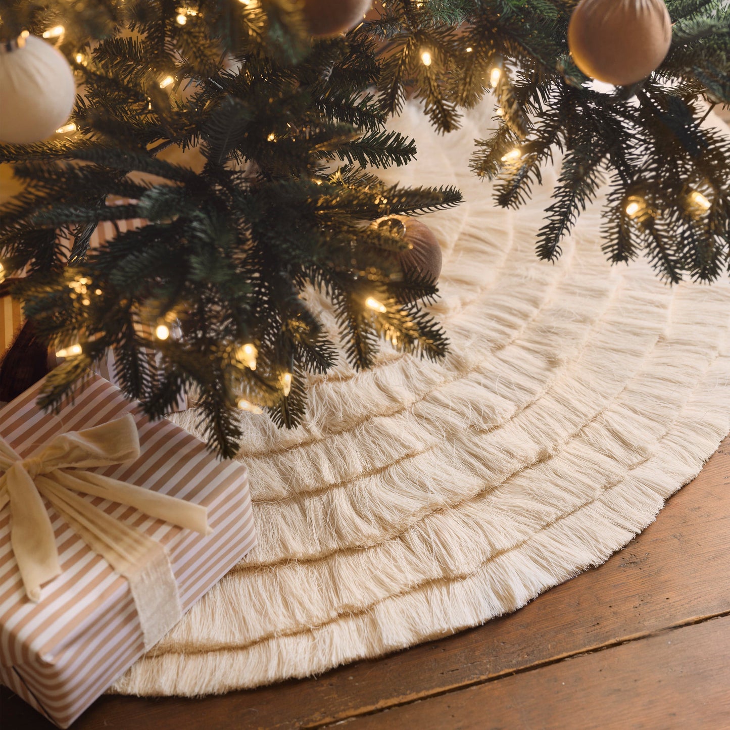 Dorada Tree Skirt
