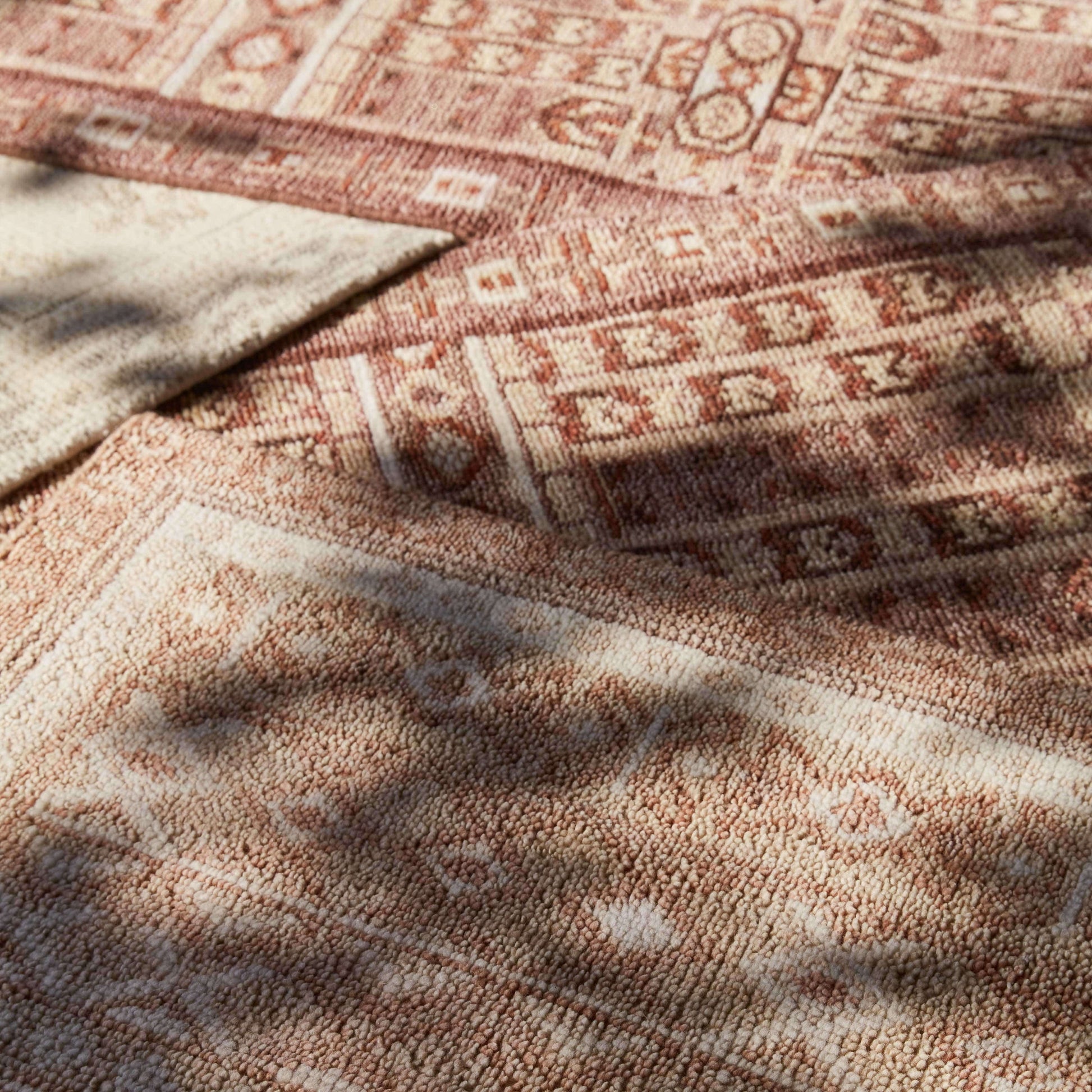 Ekaja Hand-Knotted Accent Rug