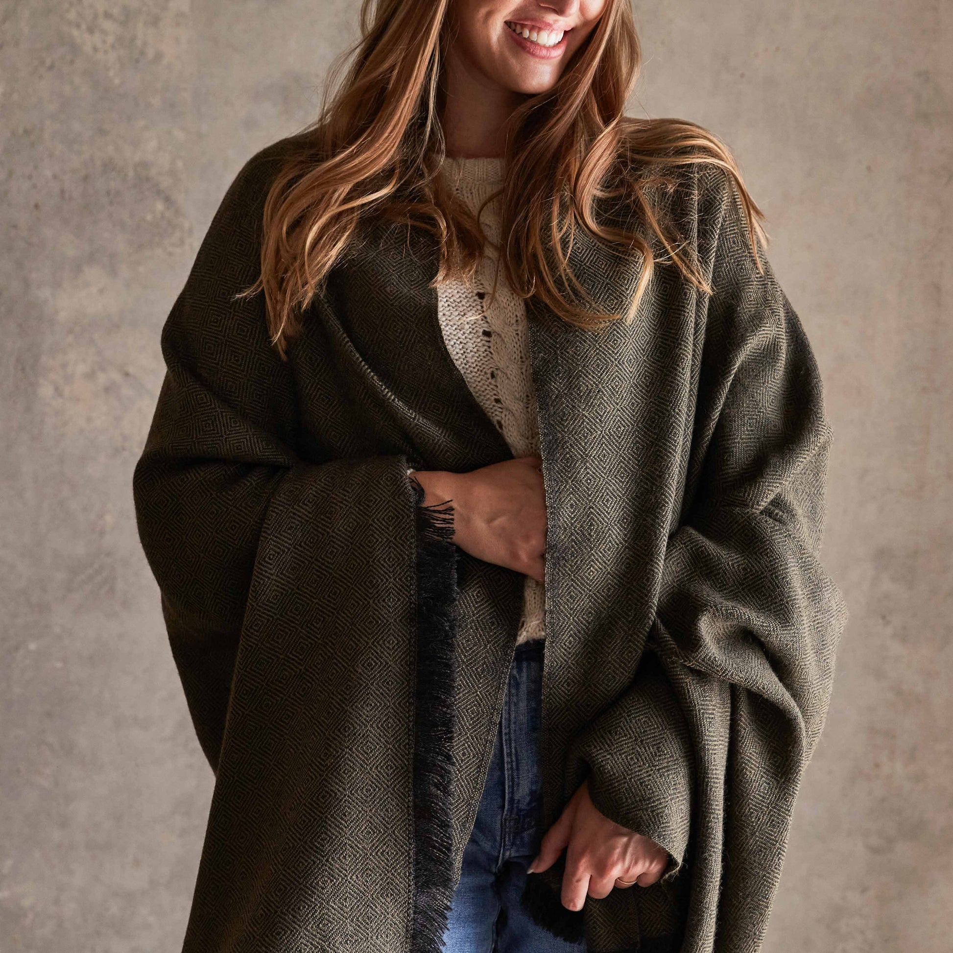 La Calle Alpaca Throw