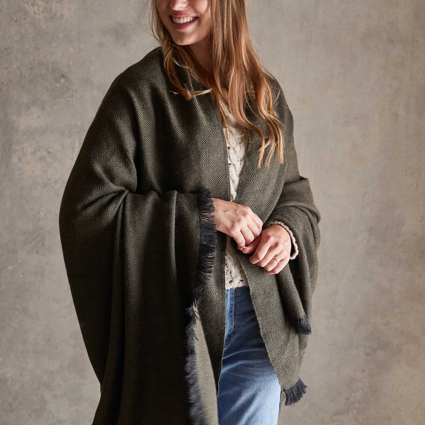 La Calle Alpaca Throw