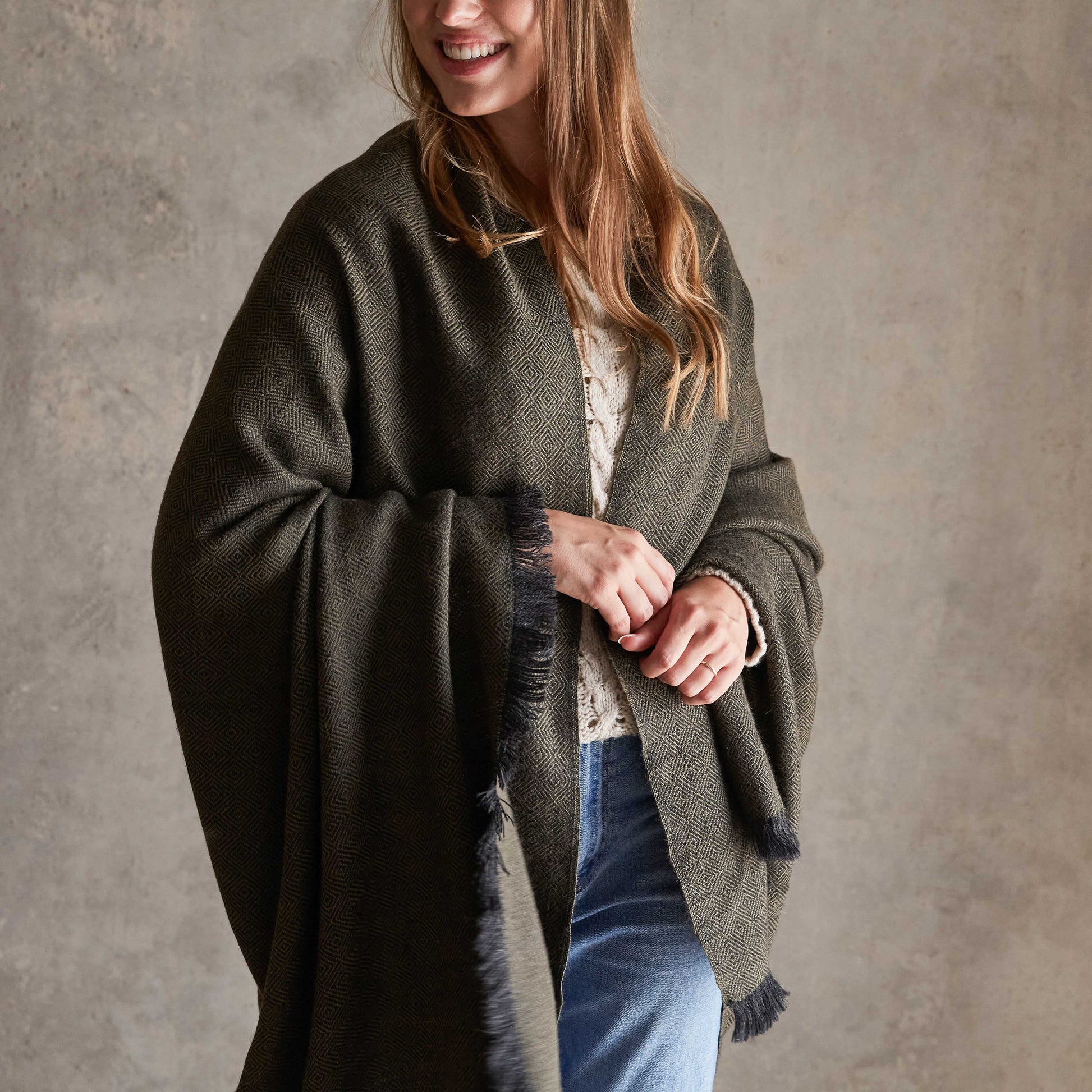 La Calle Alpaca Throw