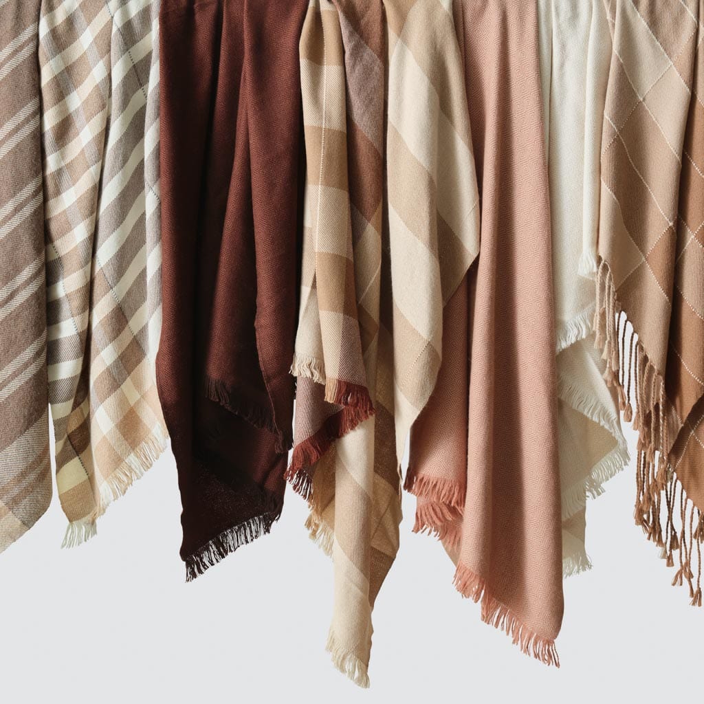 La Calle Alpaca Throw