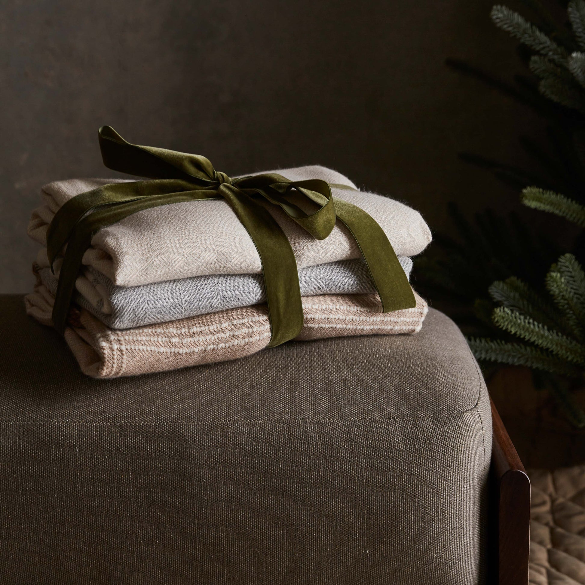 La Calle Alpaca Throw