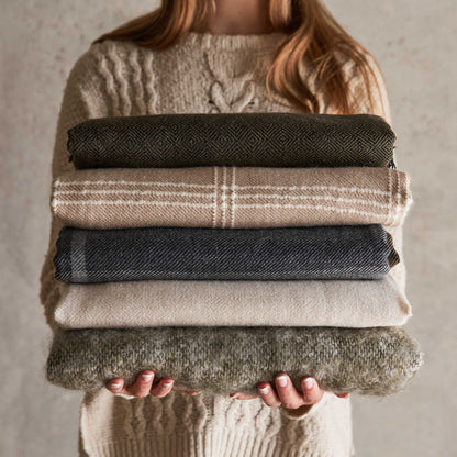 La Calle Alpaca Throw
