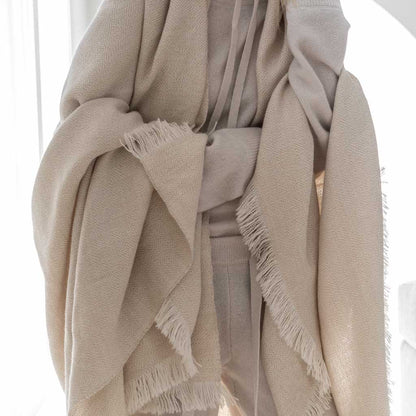 La Calle Alpaca Throw