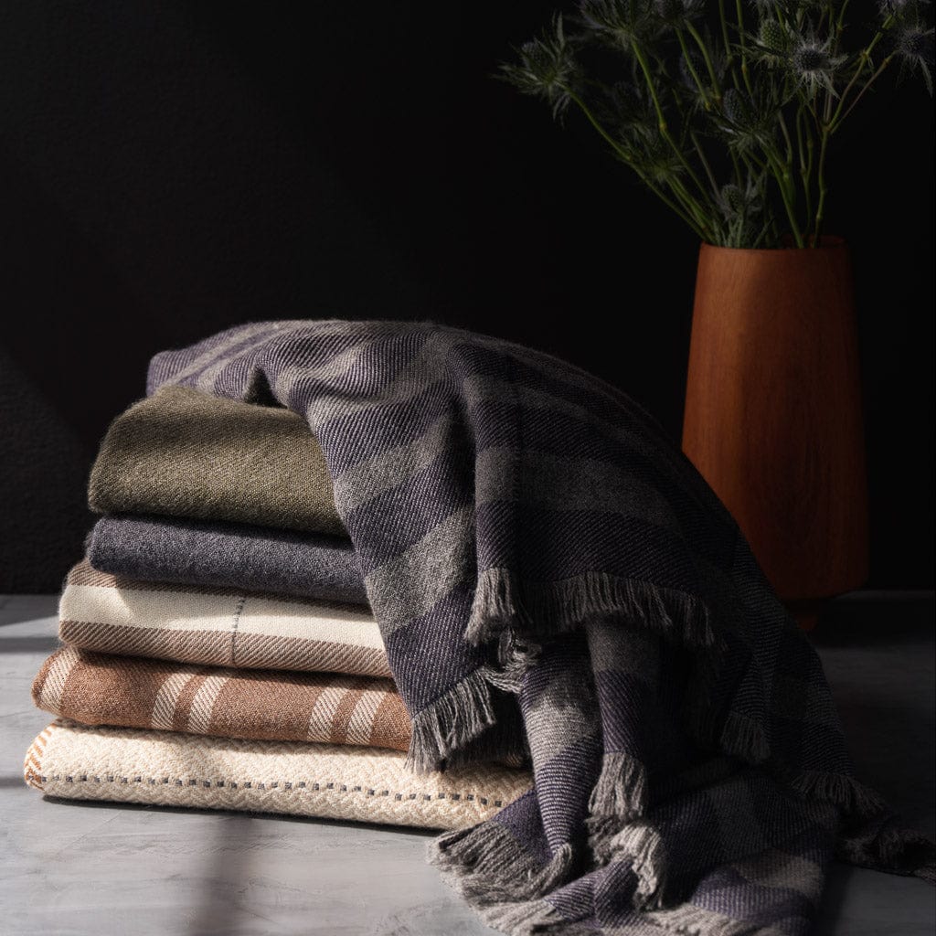 La Calle Alpaca Throw