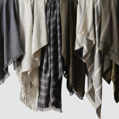 La Calle Alpaca Throw