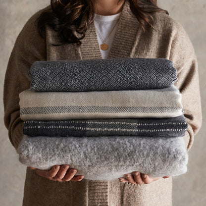 Lirio Alpaca Throw