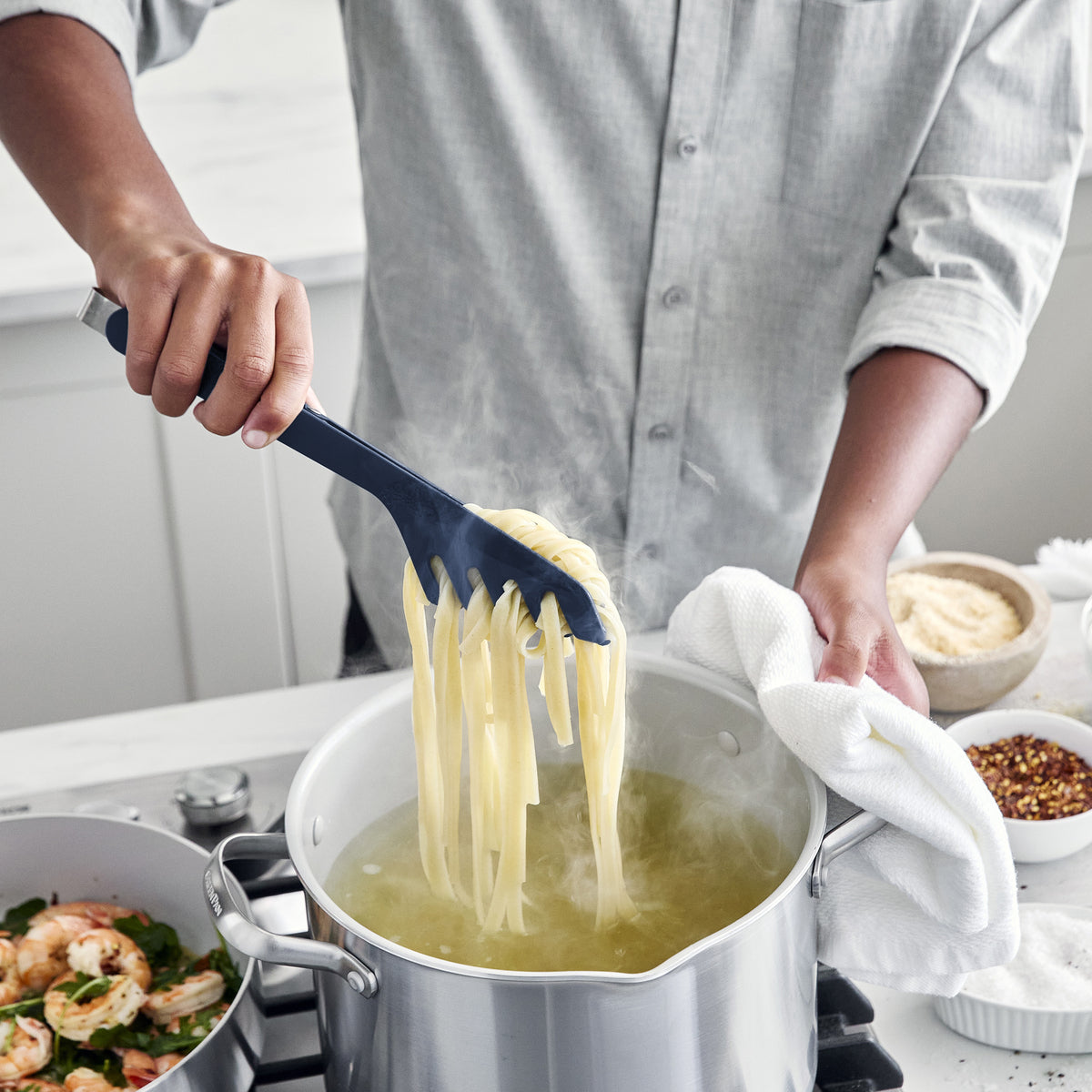 Premiere Silicone Locking Pasta Tongs | Oxford Blue