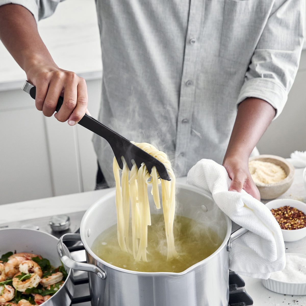 Premiere Silicone Locking Pasta Tongs | Black