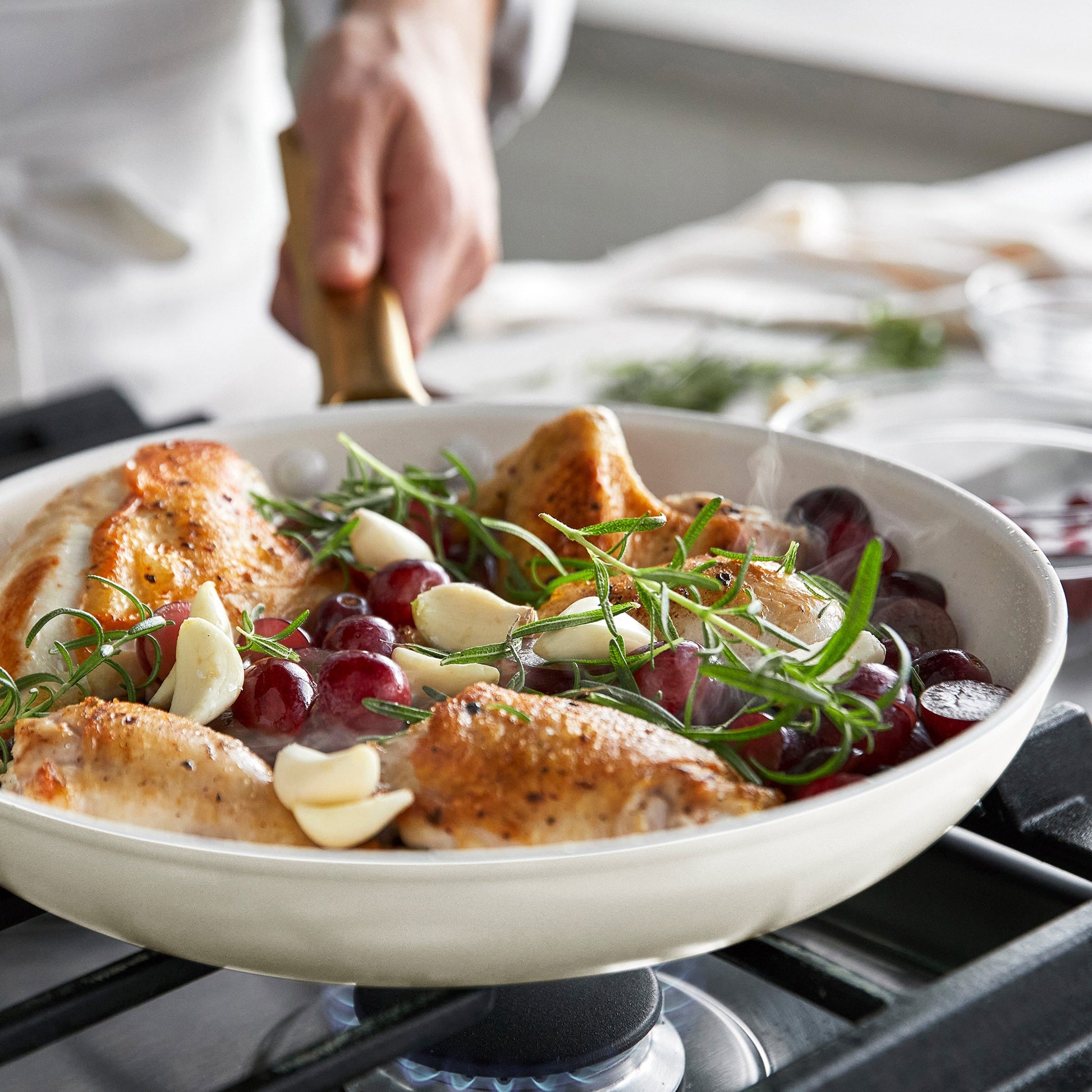 Reserve Pro 18-Piece Cookware & Bakeware Set | Cream