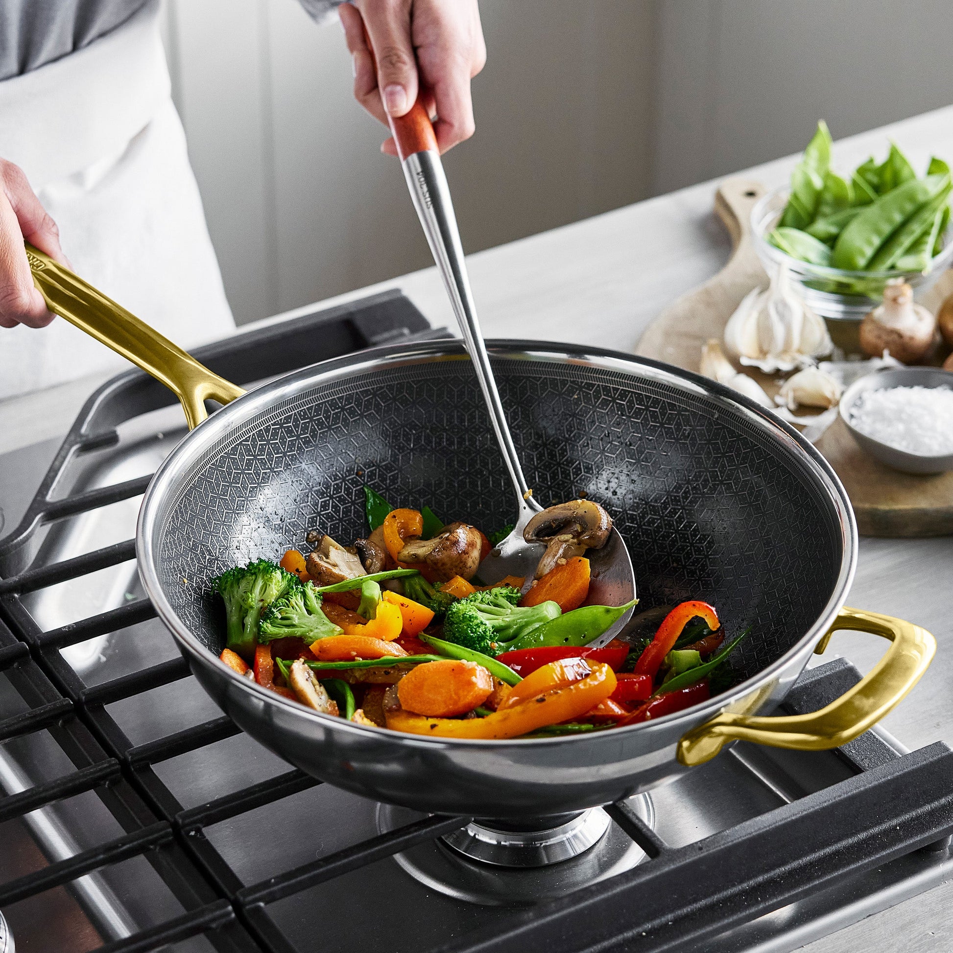Spectra Gold Thermobond Hybrid Ceramic Nonstick 12" Wok with Lid
