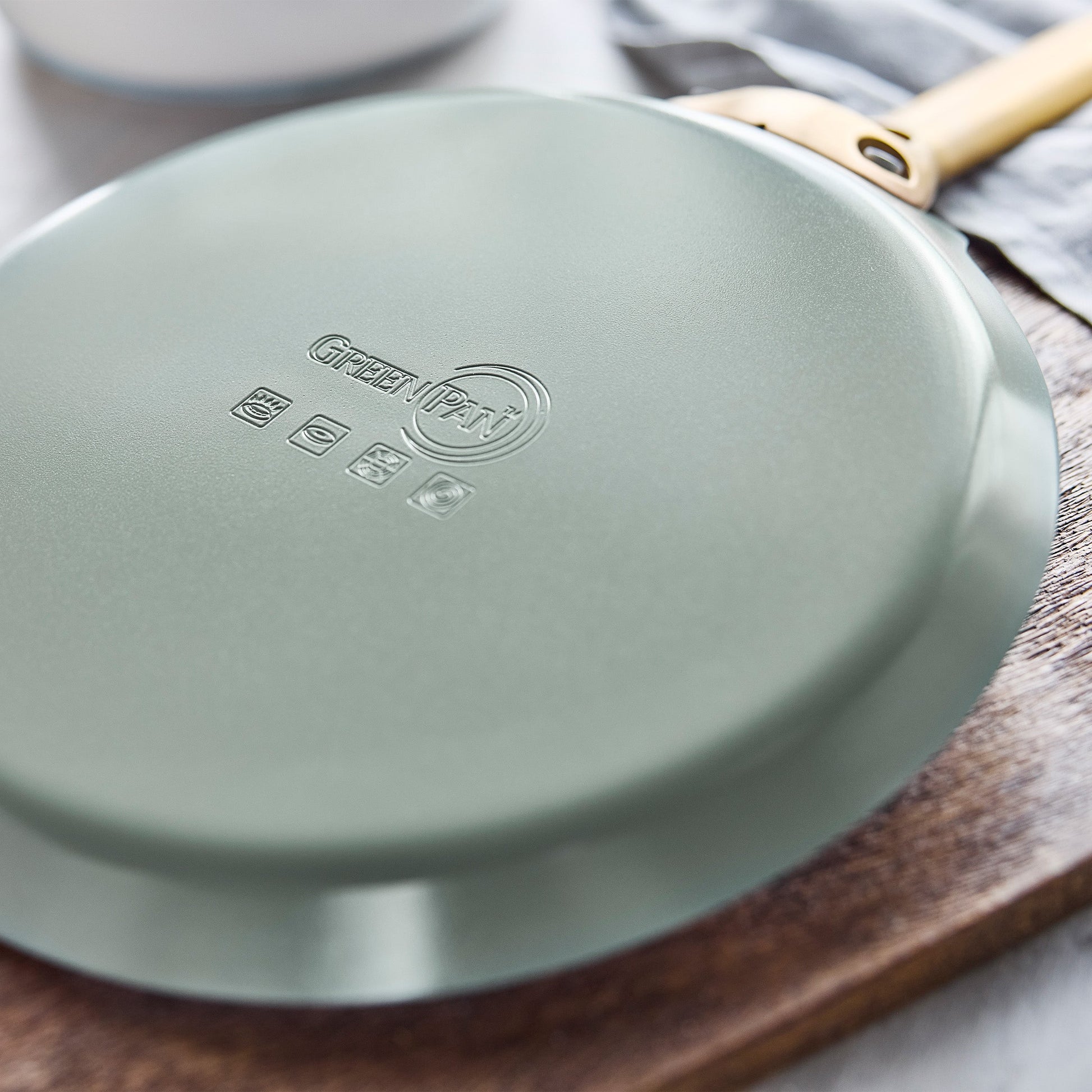 Reserve Pro Ceramic Nonstick 10" Crepe Pan | Moss