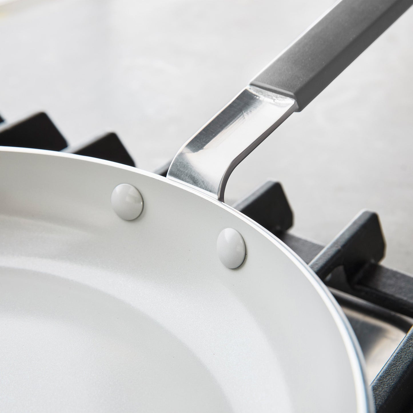 Bobby Flay by GreenPan Professional Ceramic Nonstick 10" Frypan | Graphite
