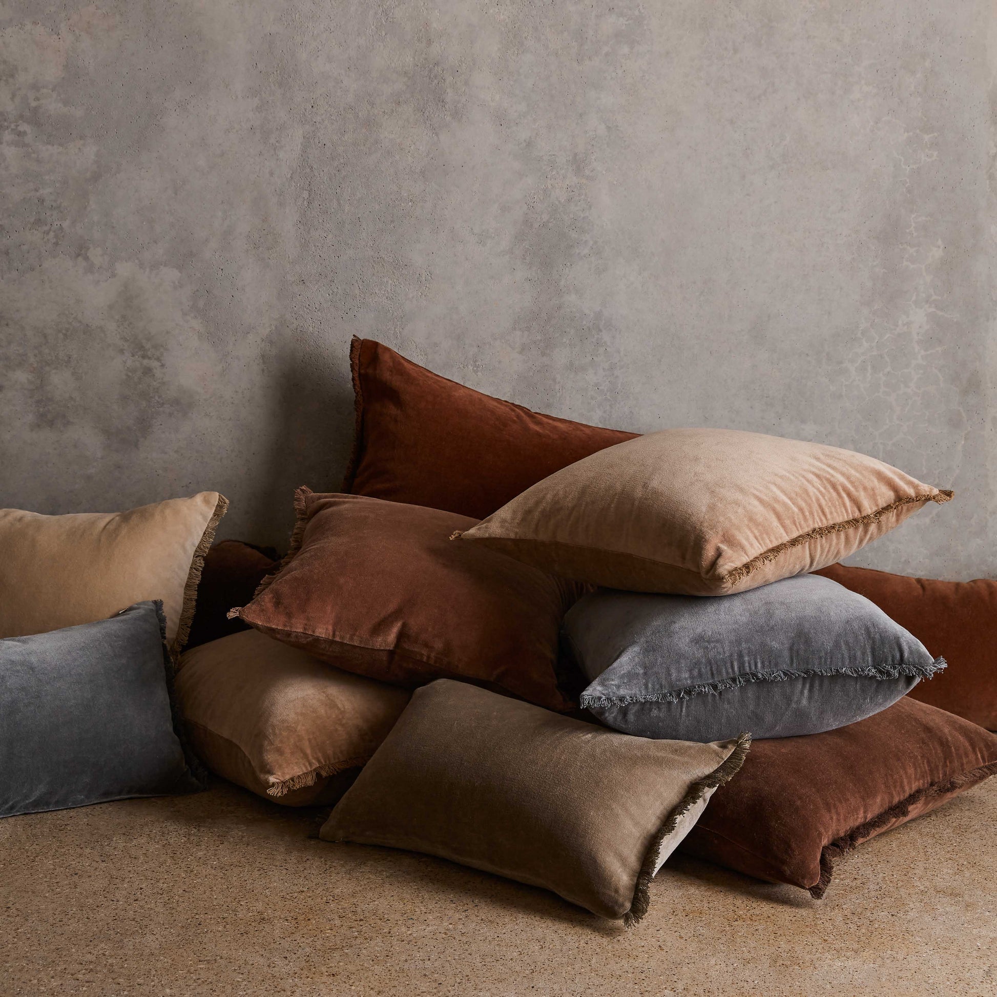 Naveta Velvet Small Lumbar Pillow