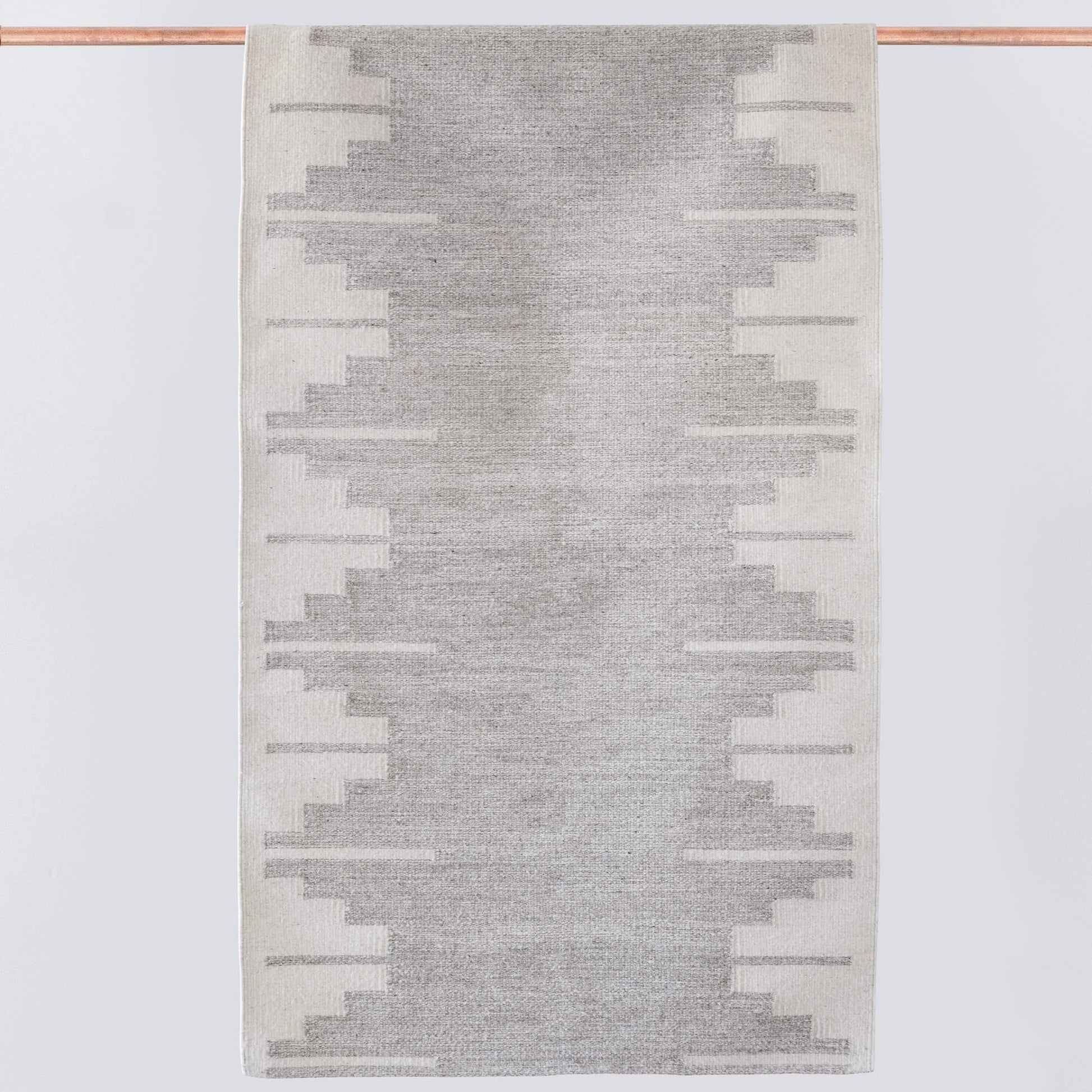 La Cima Handwoven Accent Rug - Grey